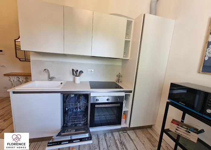 Mirko Apartment With Free Parking By Florence Sweet Homes